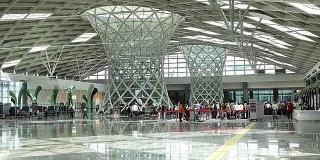İzmir Adnan Menderes Havalimanı Araç kiralama